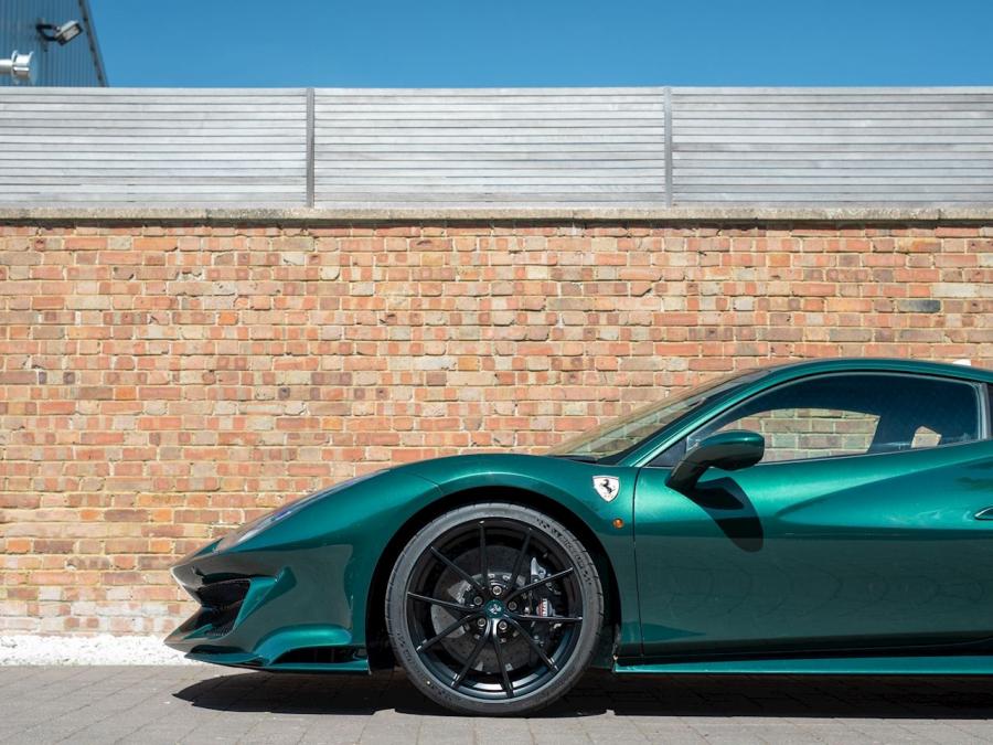 Детали экстерьера Ferrari 488 Pista 2020 года  (UK) (фото 35 из 41)